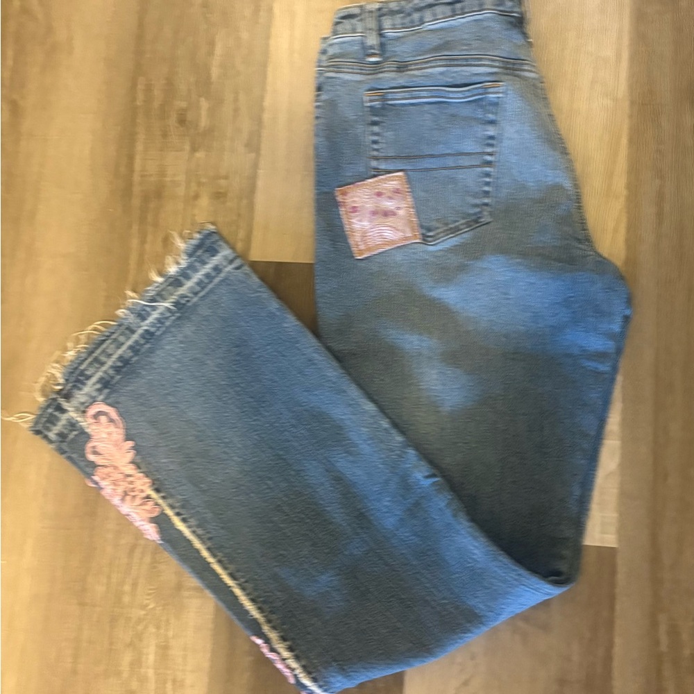 Bisou Bisou Women's Blue Jeans with Pink Embroidery. Size 14. Beautiful!